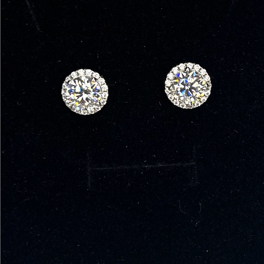 NWOT 2cts halo set diamonds VS brilliant cut 18K studs/earrings